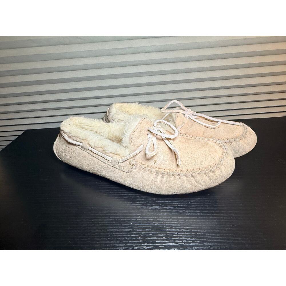 UGG Australia Dakota Sheepskin Moccasin Slippers Chestnut Women’s Size 6
